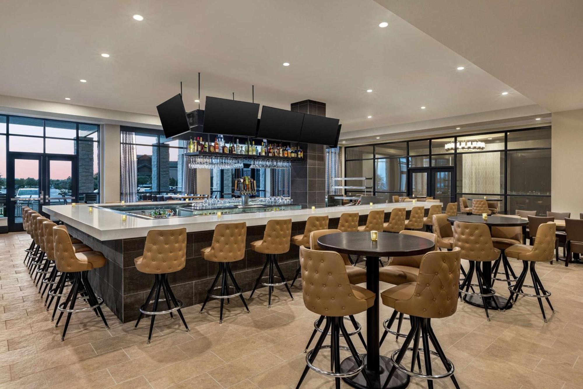 Embassy Suites By Hilton Round Rock Bagian luar foto