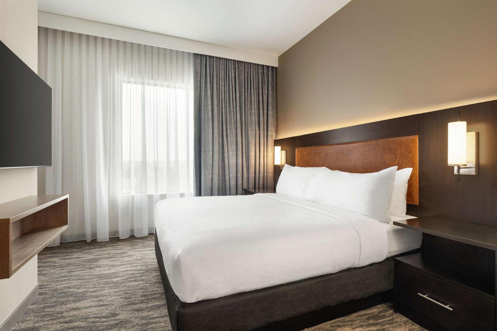 Embassy Suites By Hilton Round Rock Bagian luar foto