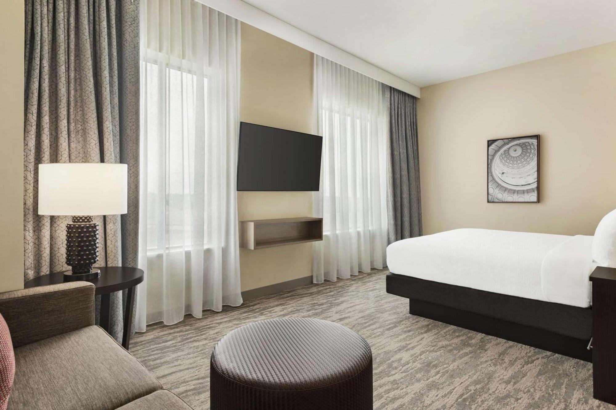 Embassy Suites By Hilton Round Rock Bagian luar foto
